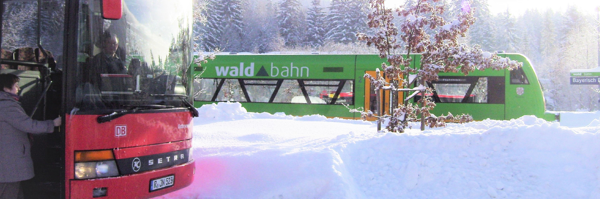 Bei Eis und Schnee mit Bus und Bahn unterwegs. Foto: Wibmer