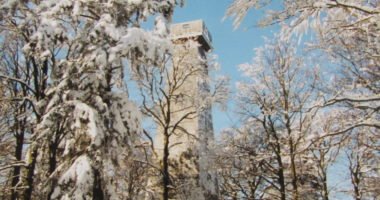 Ausichtsturm-im-Winter-Quelle-TI-Schoefweg