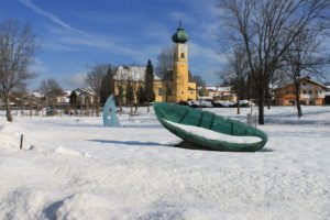 Glasarche und Kirche Frauenau