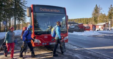 Mit Bus und Bahn zum Wintersport